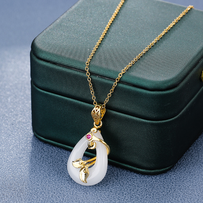 A new oval golden lotus peace pendant with a simple and elegant style, a titanium steel wound ruyi collarbone chain, a niche accessory details Picture