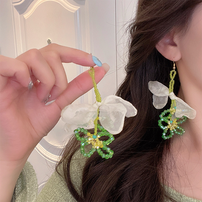 Forest-themed green crystal beaded flower earrings for women, a fashionable and fresh style with tassels and sweet stud design Specification drawing