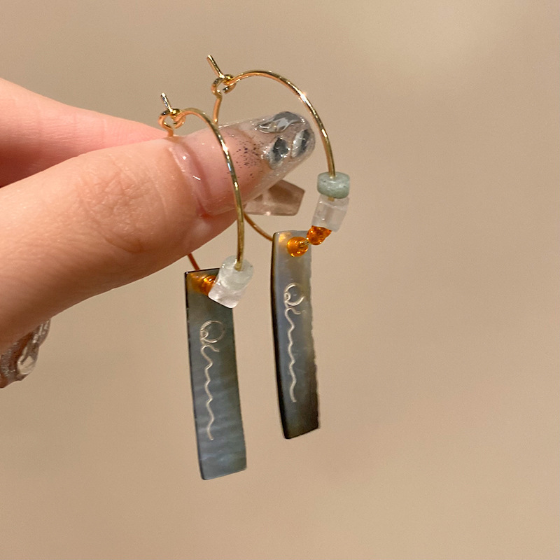 New Chinese-style circular square shell earrings for women, a 2024 bestseller with a high-end feel, unique and versatile stud earrings Specification drawing