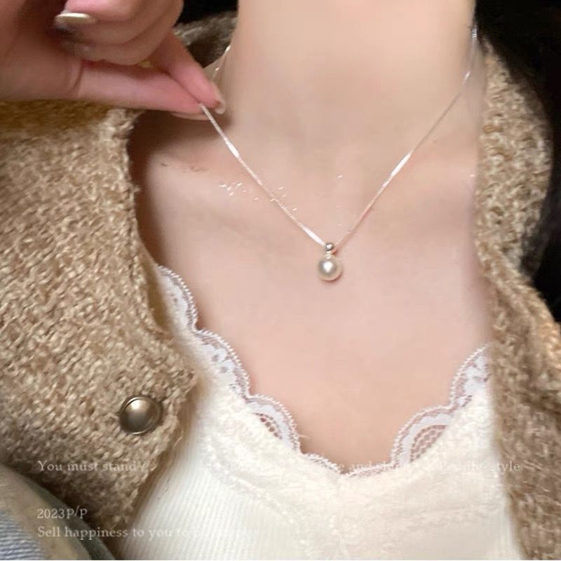 The minimalist shell collarbone chain with a unique and cold style that doesn't fade is fashionable and elegant. It features a trendy design that is popular among Internet celebrities and is a new trend Application Scenario