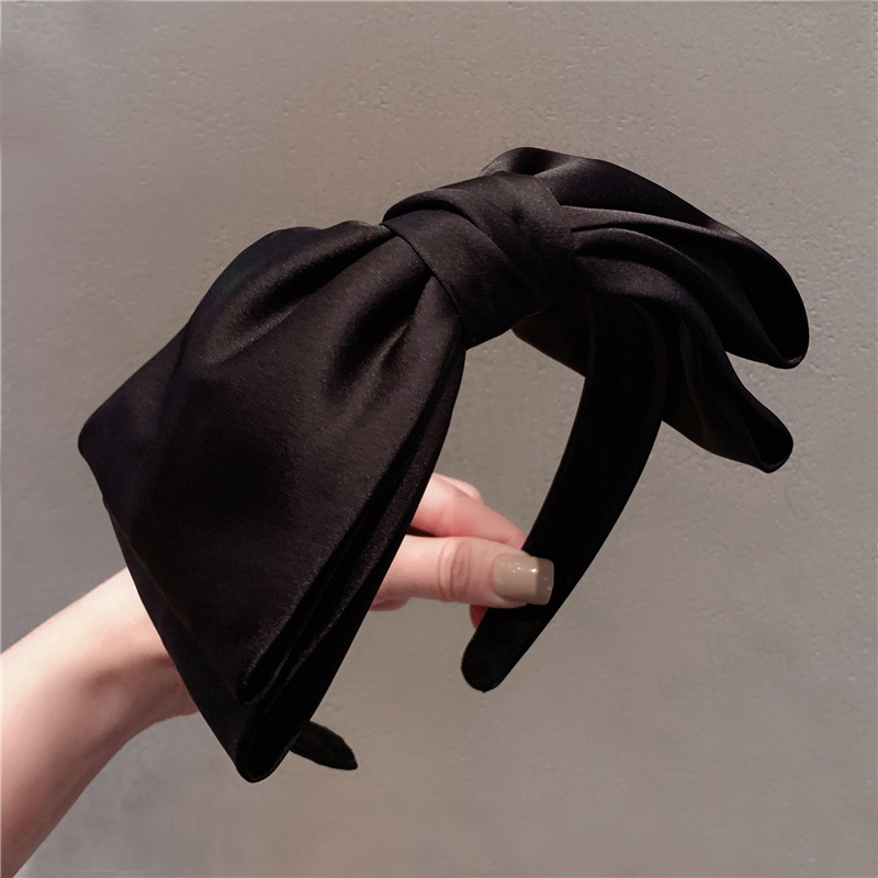 Song Ji-ah's large bow hair band, a high-end black headwear, a popular facial hair clip headband, a women's hair accessory full figure