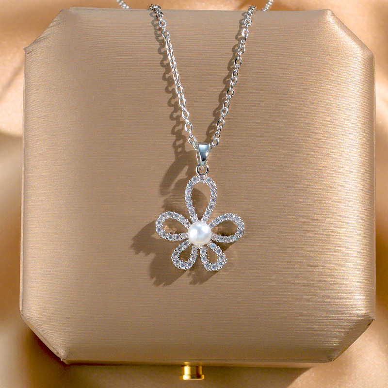 High-end silver pearl sunflower necklace, a unique and light luxury design for women. Collarbone chain full of diamonds, elegant titanium steel jewelry details Picture