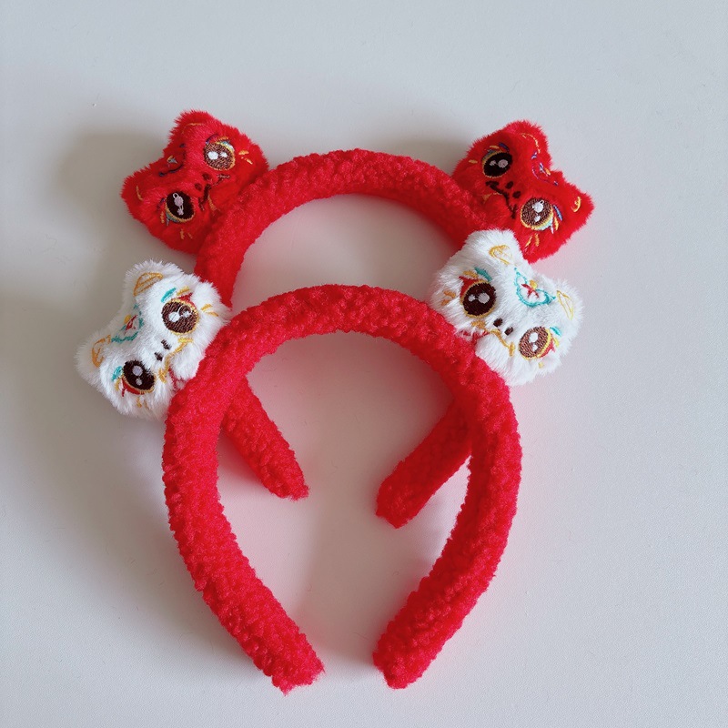 In the Year of the Snake 2025, for the New Year's zodiac year, there are red, cute plush headbands, headband performances, and funny doll accessories for women Specification drawing