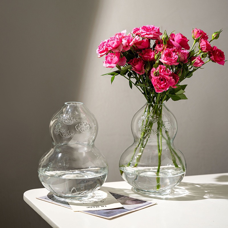 Wholesale creative retro opposite-shaped gourd glass vases, water lily cultivation lucky bamboo, hydroponic dry flower arrangement table ornaments Application Scenario
