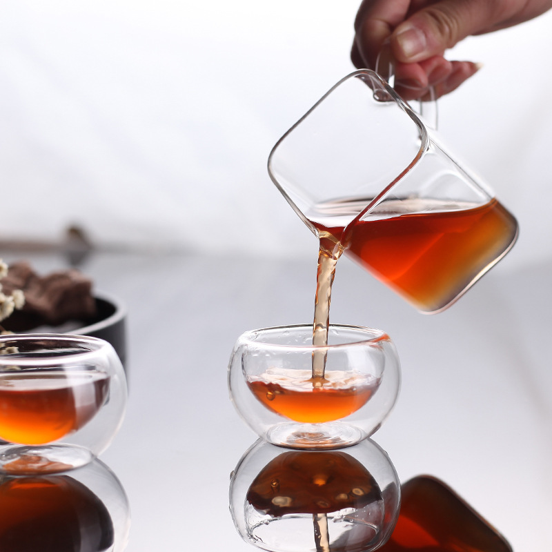 Wholesale hand-blown high borosilicate glass tea sets, tea sea square fair cups with handles, tea dispensers, and household reception cups Specification drawing