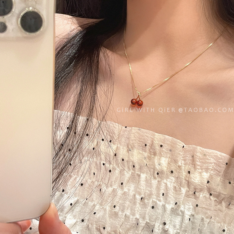 Wholesale of the new red cherry pendant necklace from South Korea, featuring a light luxury style for women, a niche charm, versatile and high-end collarbone chain Specification drawing