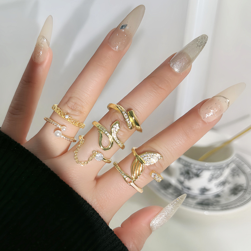 A niche design with a simple snake-shaped plain ring, a unique open ring, a women's chain, a retro and cold style ring, and a sweet and cool accessory Specification drawing