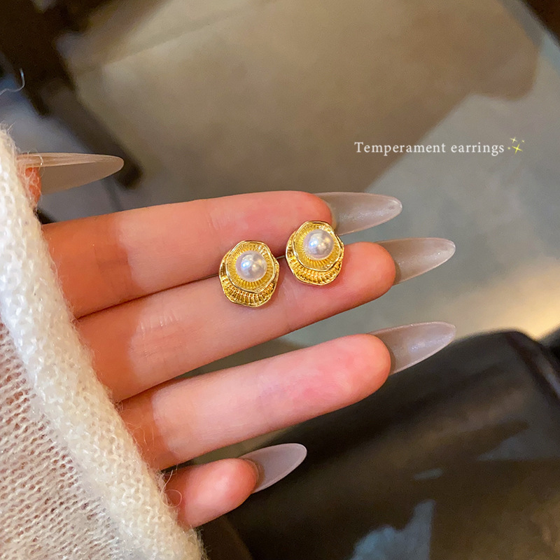Double-layer lotus pearl stud earrings for women, with a light luxury and niche design sense, are a new 2025 bestseller and Internet celebrity earrings full figure