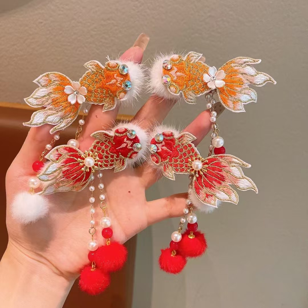 New Year's children's red bow hairpin with plush tassels on the edge, girls' festive New Year headwear Application Scenario