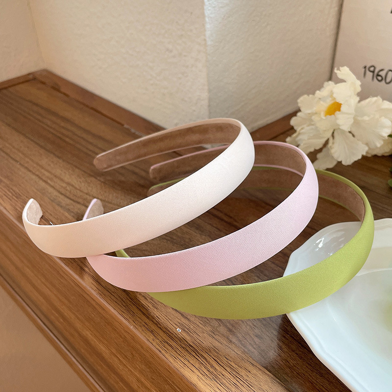 Simple style basic hair band, sweet single color, versatile, special for makeup and face washing when going out, anti-slip and hair-pressing net, summer headband Application Scenario