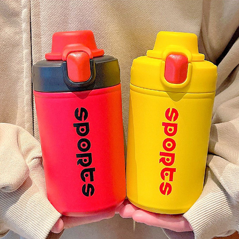 High-appearation-level simple insulated cup, adult direct drinking sports water cup, portable pop-up lid, ins personalized stainless steel coffee cup Application Scenario