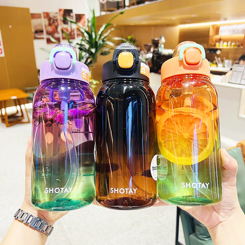 The simple tritan water cup with transparent gradient color and large capacity water bottle work together to enhance the appearance level. The graduated straw cup details Picture