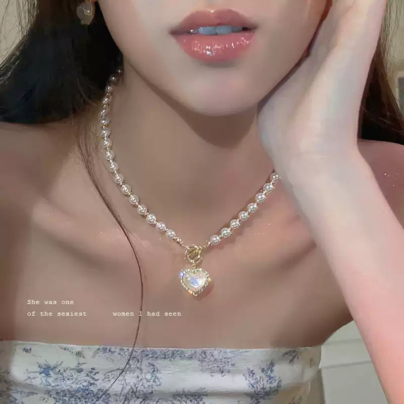 A light luxury retro double-layer pearl necklace for women, a unique and high-end sweater chain accessory, a new style of elegant necklace in 2025 Application Scenario
