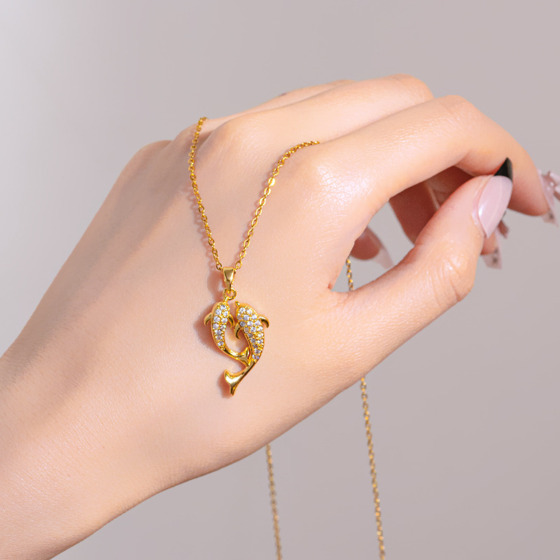 European and American fashion full diamond double fish pendant titanium steel necklace, women's niche design sense, light luxury collarbone chain, individual trendy accessory Specification drawing