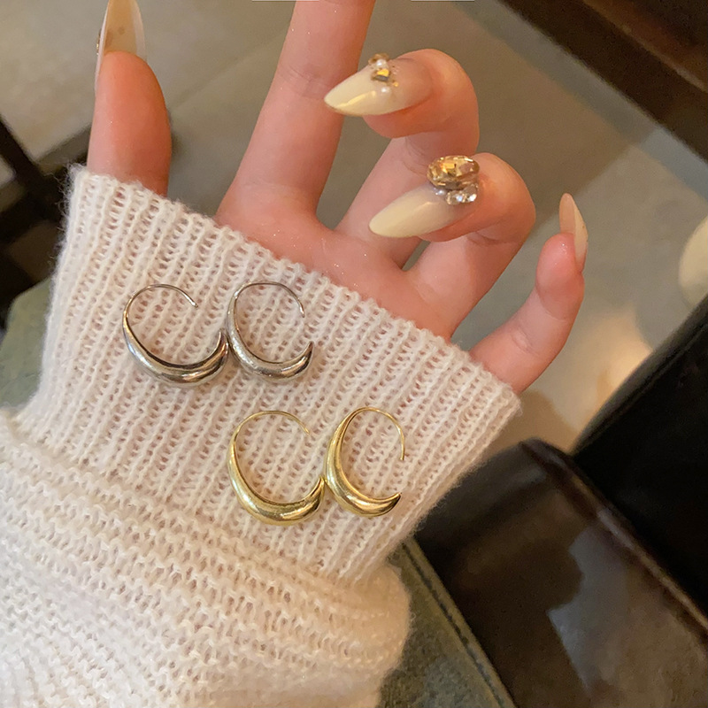 Golden water drop C-shaped earrings for women, a new retro and high-end look in 2025, with simple and cold style, a best-selling ear accessory Specification drawing