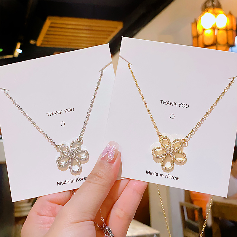 Korean style light luxury zircon large flower pendant titanium steel necklace, women's fashion versatile full diamond collarbone chain wholesale full figure