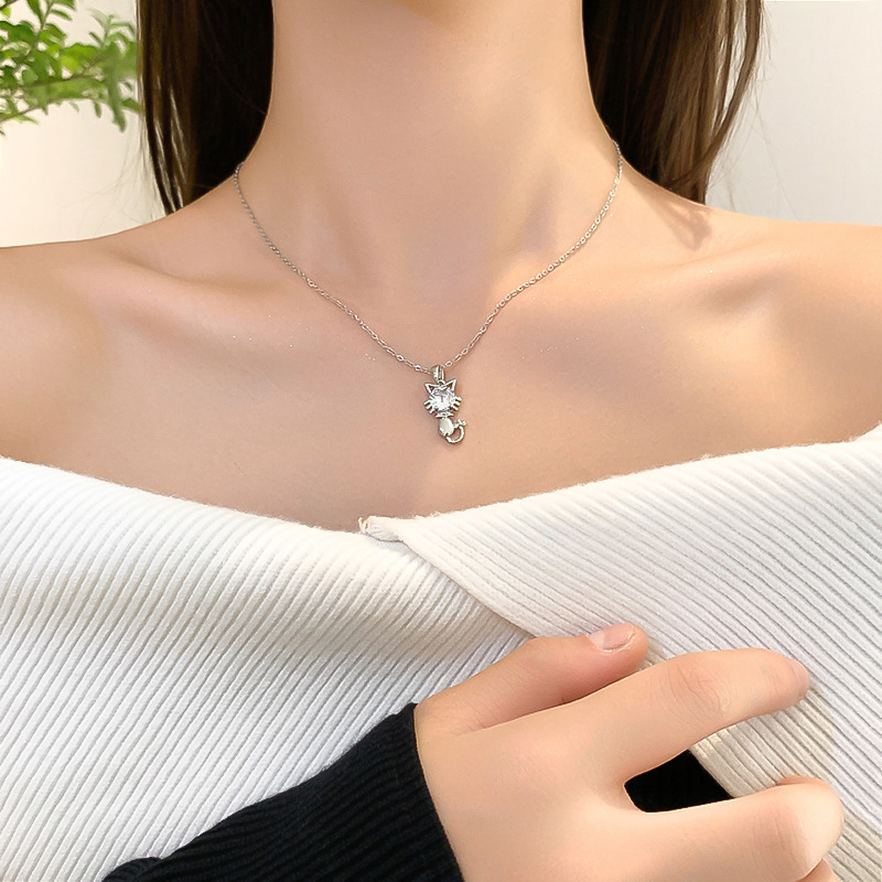 Silver zircon cat necklace, a unique and simple design for women, a popular collarbone chain, a versatile and elegant accessory Specification drawing