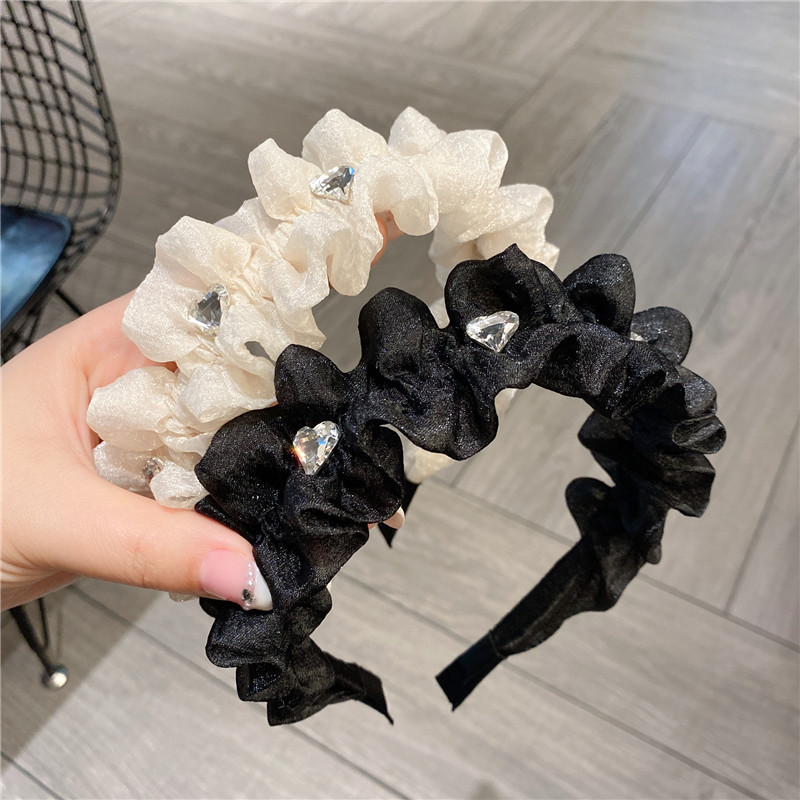 The new bubble-yarn pleated hair band, heart-shaped shiny rhinestone pressure hair band, exudes a sense of elegance and sophistication. Solid color hair clips and hair accessories full figure