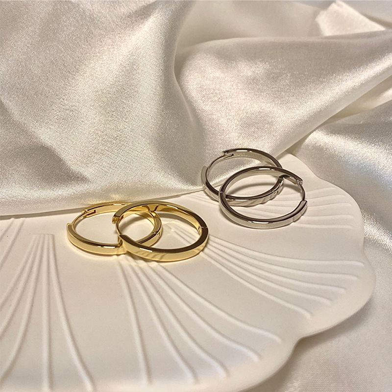 French ring earrings 2025 New bestseller, niche design, plain ring ear rings, ear buckles, high-end women's earrings full figure