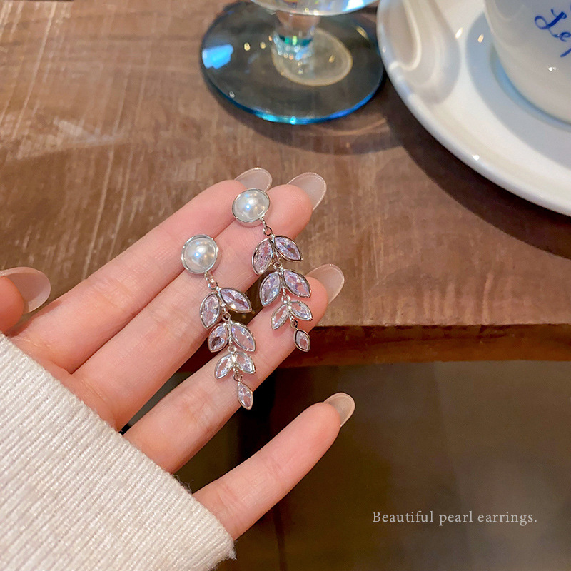 Wheat ear zircon tassel pearl earrings, women's light luxury, versatile, high-end and elegant stud earrings, 925 silver needle autumn and winter earrings full figure