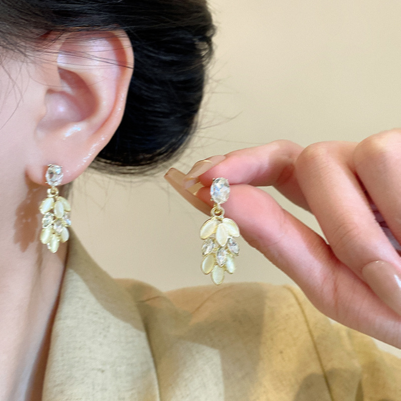 Korean-style zirconium leaf tassel earrings for women, a new 2025 light luxury and high-end look, fashionable and simple earrings details Picture