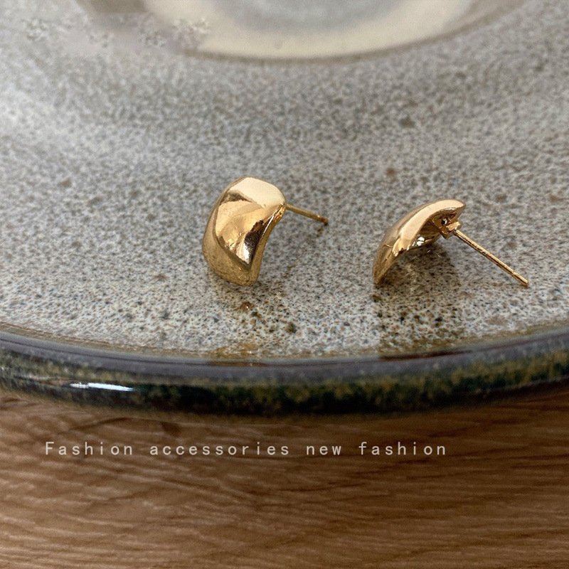 Golden smooth bean stud earrings for women 2025 new style cold and simple style earrings, rare and versatile earrings wholesale Specification drawing