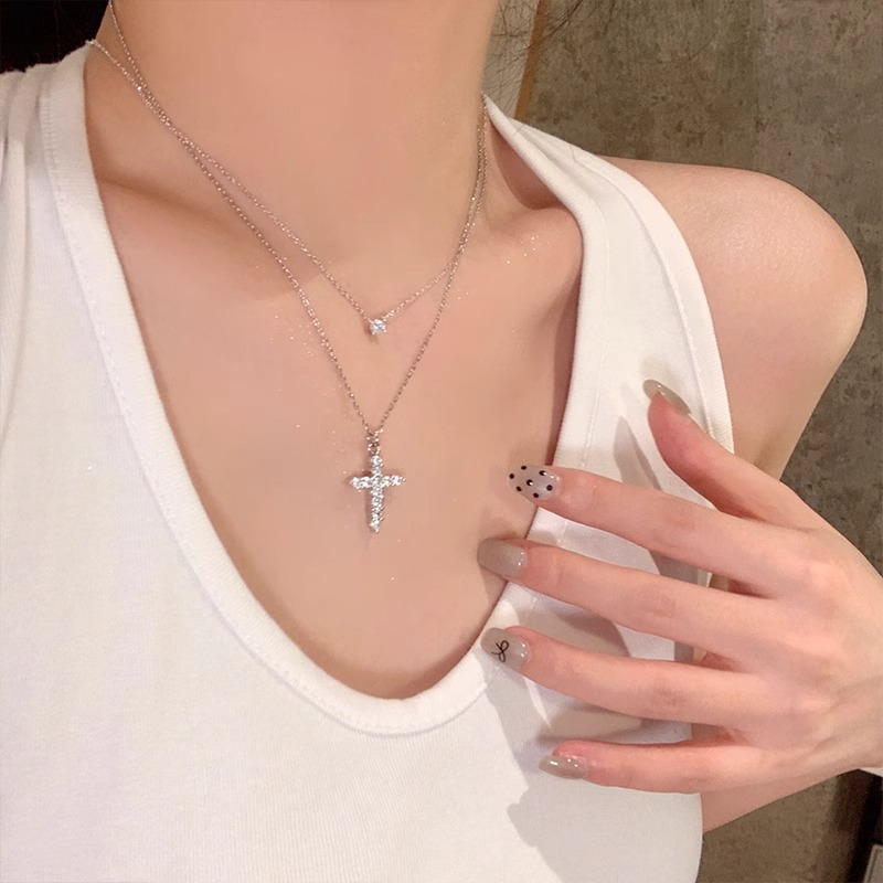 Full diamond cross necklace, sweet and versatile for women, in an ins style, light luxury and niche design, fashionable collarbone chain batch full figure