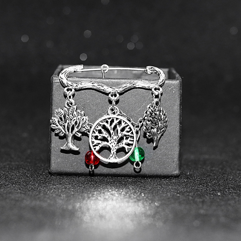 European and American personalized Christmas brooch, reindeer life tree, retro sun and moon creative tassel pendant Specification drawing