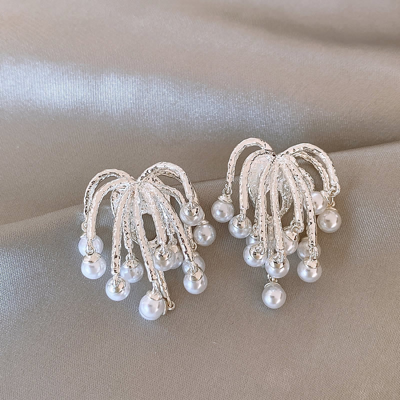 S925 Silver needle, a niche and high-end style, tassel fireworks waterfall earrings, women's fashion, versatile and elegant pearl stud earrings details Picture