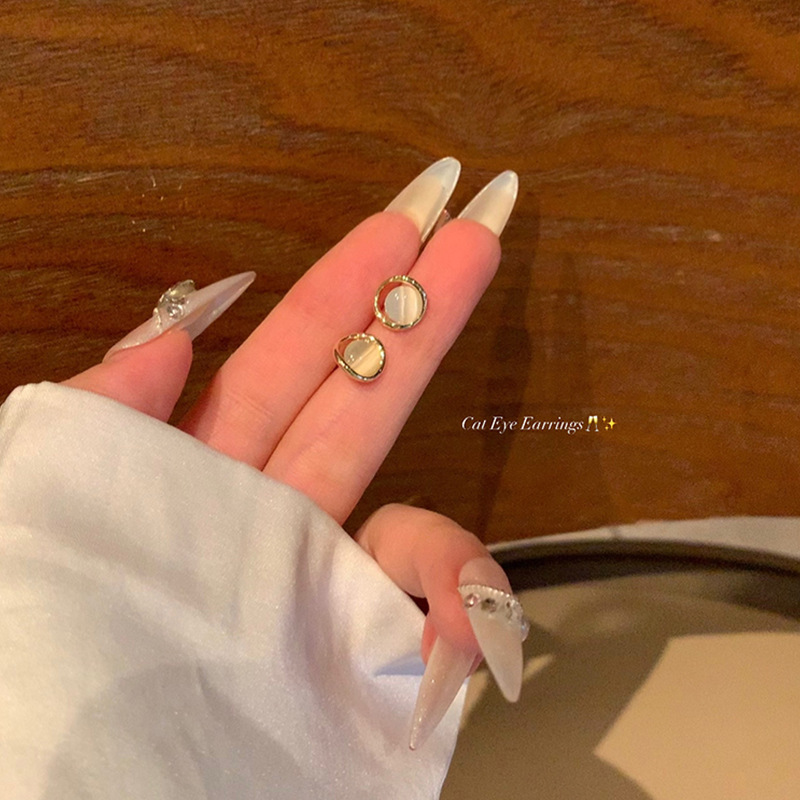 Autumn and winter high-end cat's eye stone ear studs, women's ear piercing earrings, light luxury, exquisite and unique style, niche earrings wholesale Specification drawing
