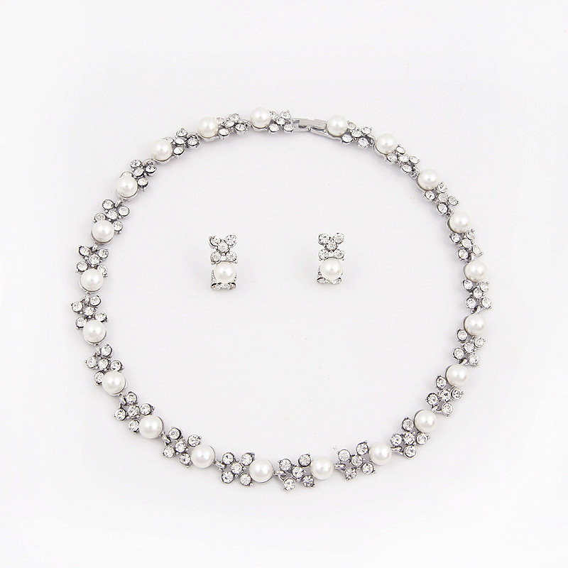 European and American bestseller, sparkling diamond pearl flower necklace Stud set, two-piece bridal dress accessory set N4145 Item Picture