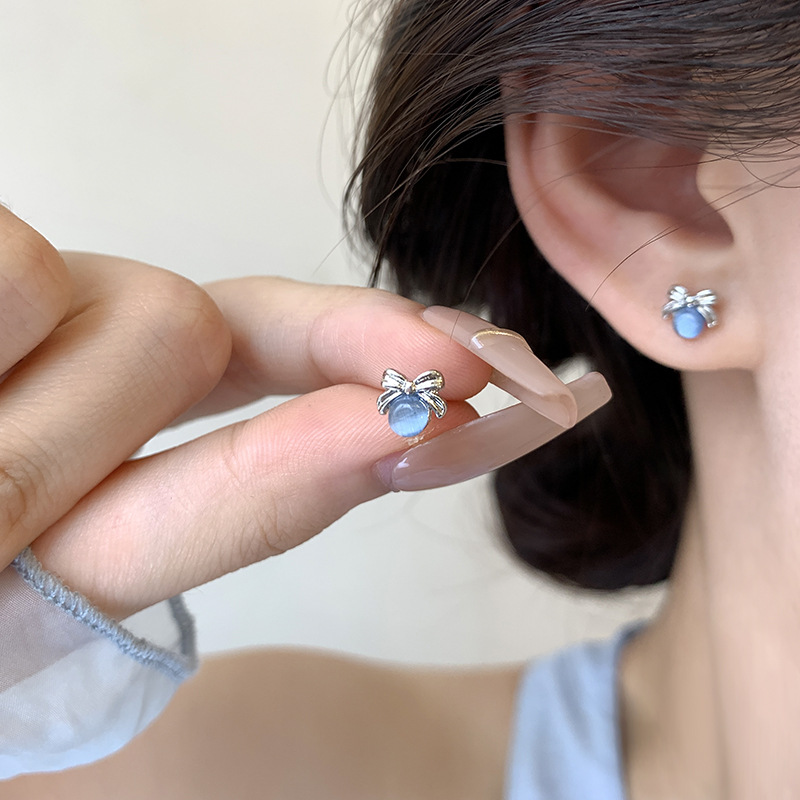 Autumn cat's eye stone blue bow small stud earrings, women's niche design, high-end, sweet and elegant earrings and earrings details Picture