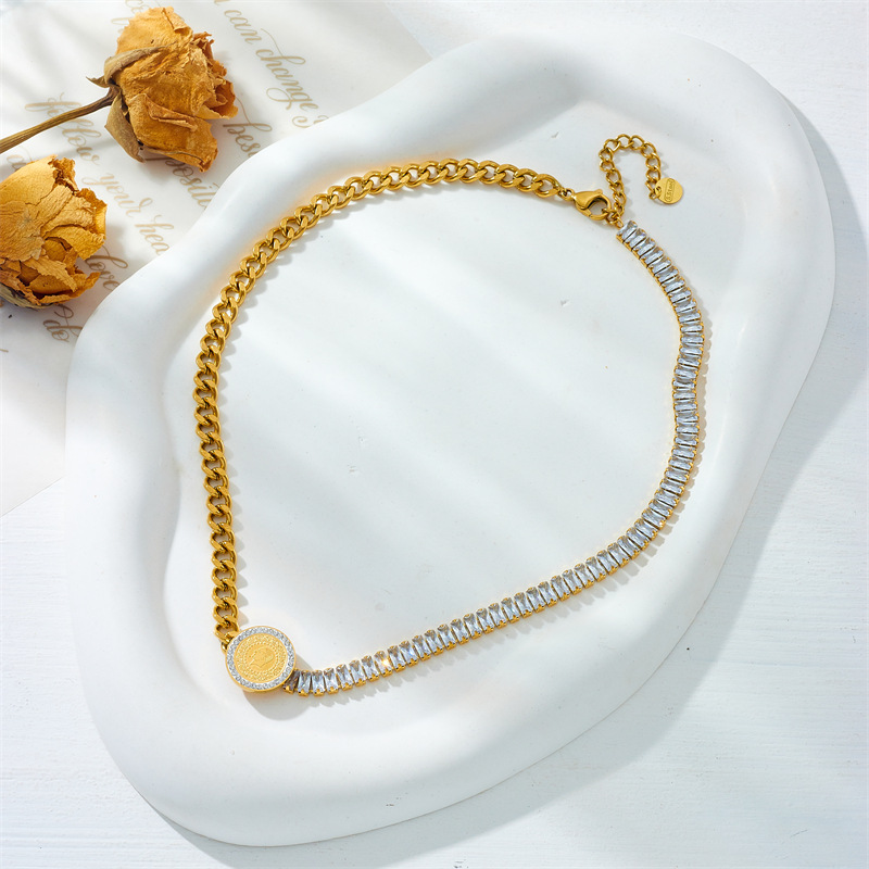 European and American fashion, individuality, and niche water diamond chain irregularly spliced round plate printed titanium steel gold-plated necklace Specification drawing