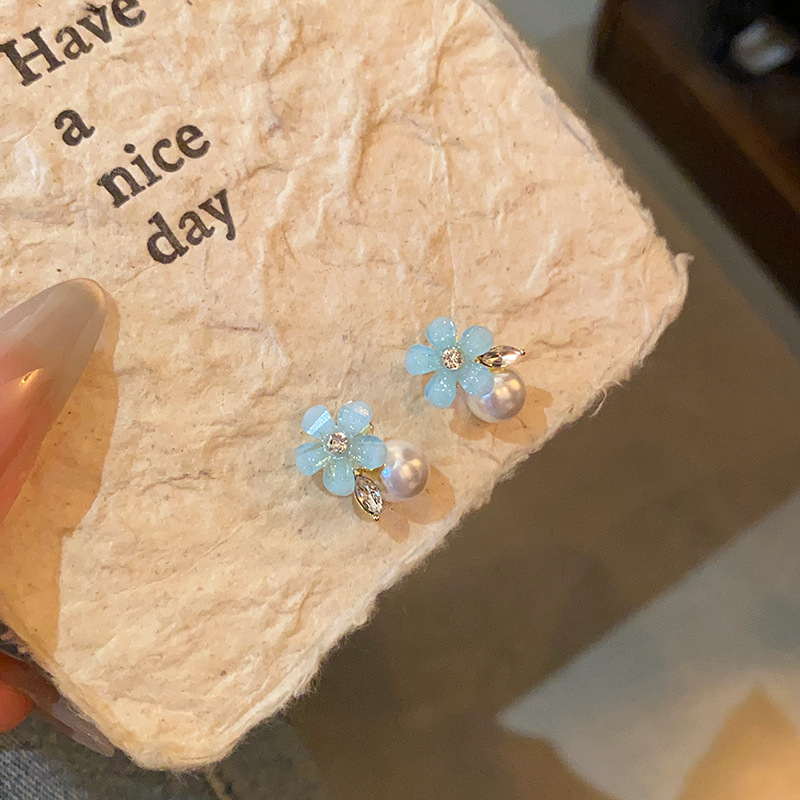 Spring and summer super ethereal blue flower pearl stud earrings for women, French niche high-end style earrings, elegant and versatile for commuting Specification drawing