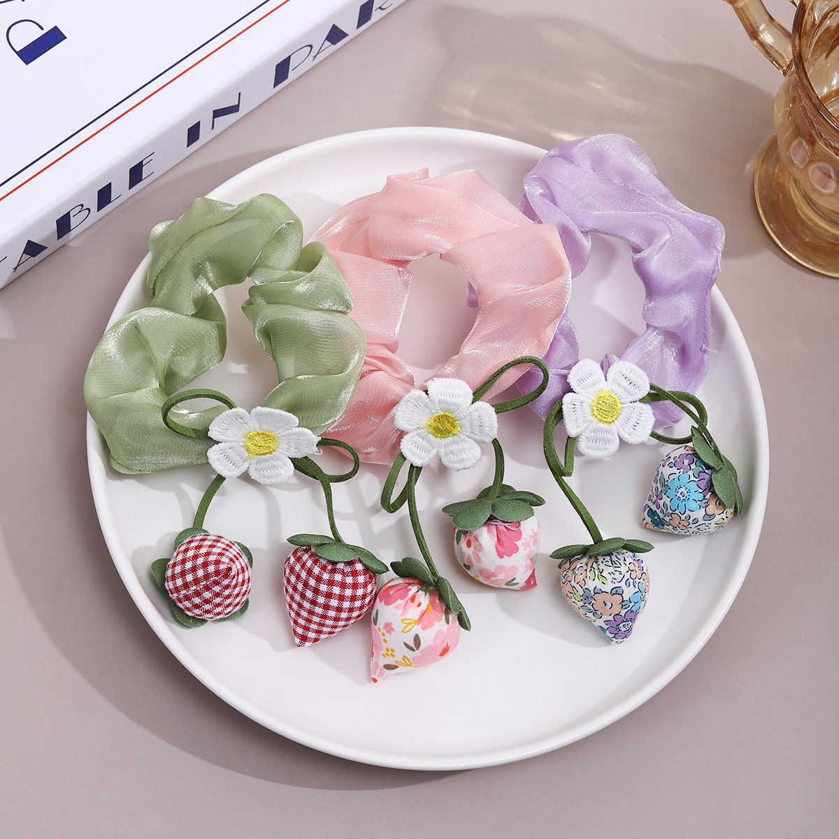 2025 New strawberry large intestine hair band, children's sweet hair tie, cute bun hair tie, girls' rubber band hair accessory details Picture