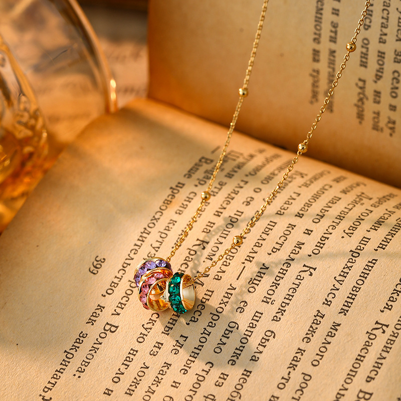 A best-selling colorful ring pendant necklace with a French retro and high-end feel, a fashionable dopamine necklace, and a niche and exquisite accessory details Picture