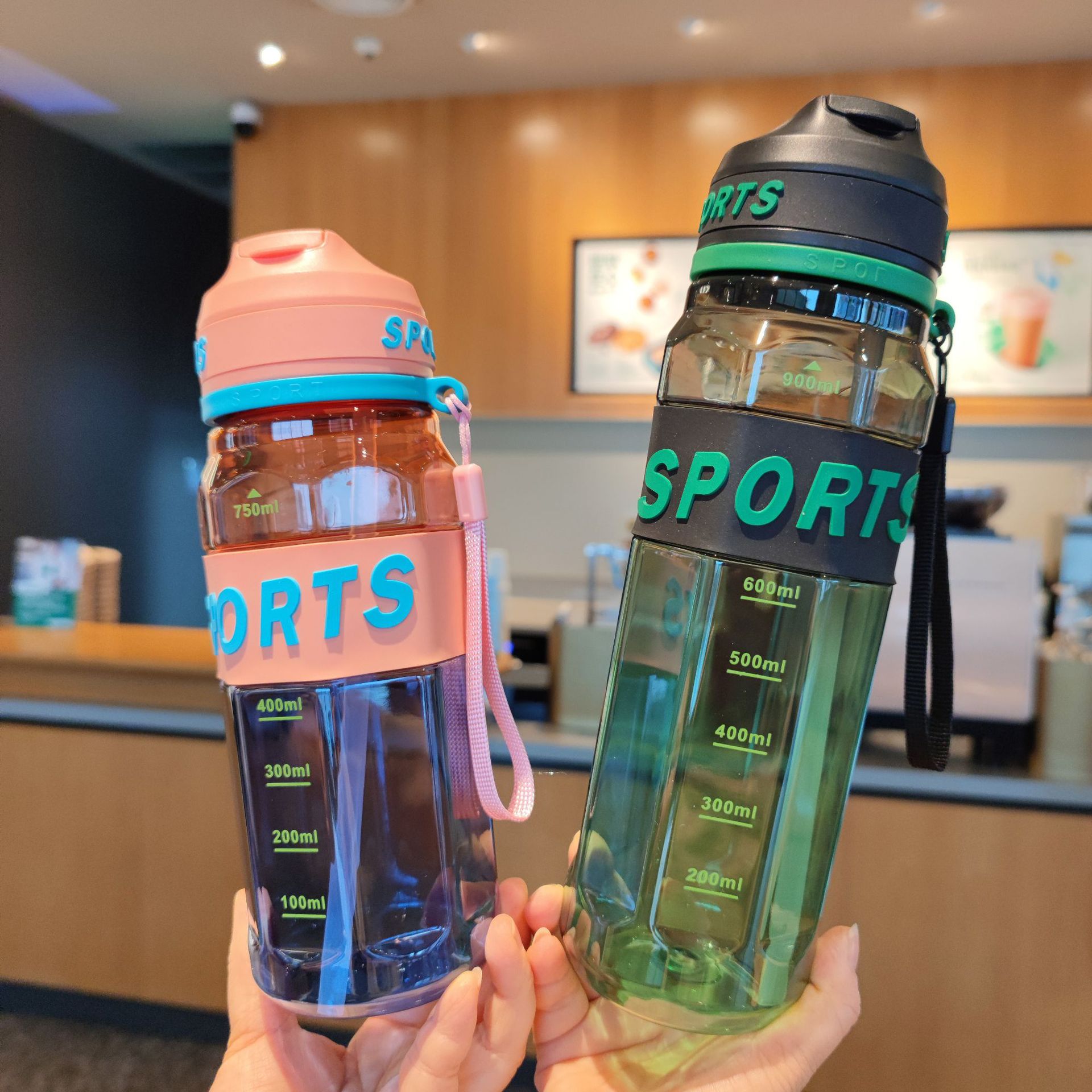 New transparent and colorful water bottle, high appearance level, straw, plastic water cup, portable handle, outdoor sports and fitness water bottle Application Scenario