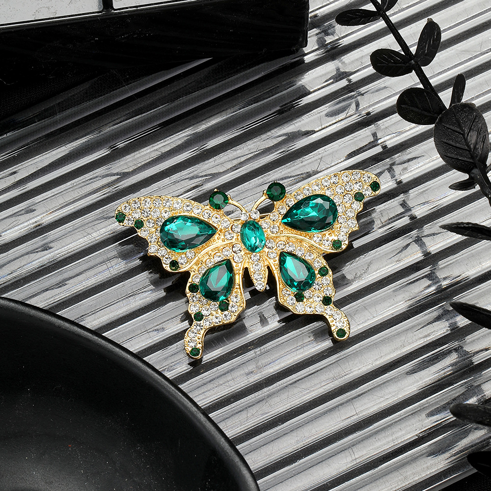 French retro emerald rhinestone butterfly brooch, heavy craftsmanship, light luxury, vintage, high-end and fashionable suit pin Specification drawing