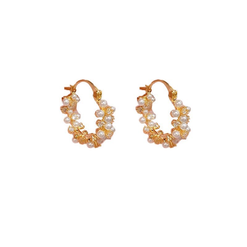 French pearl ear loops for women, with a light luxury and high-end feel. Circle earrings, round face ear loops, retro design, and elegant earrings Item Picture