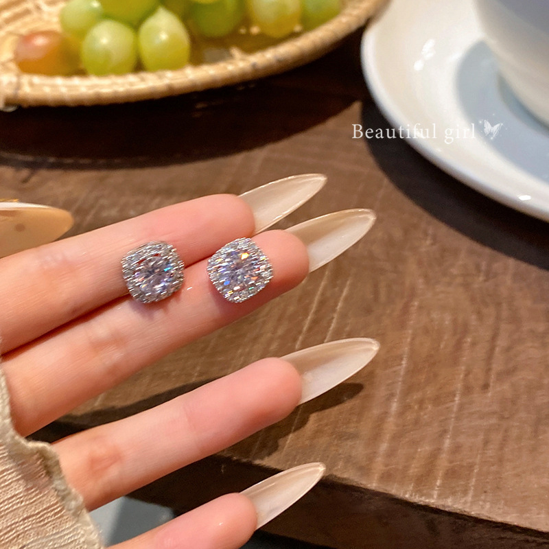 Super shiny full diamond zircon stud earrings for women on Instagram, simple and versatile geometric earrings, high-end and light luxury style earrings full figure