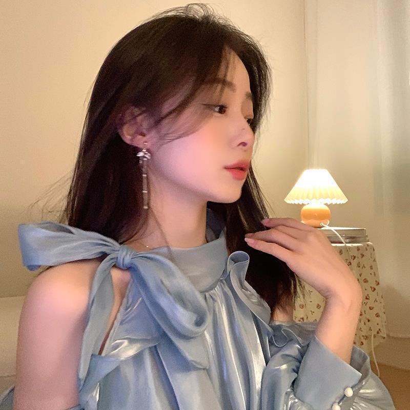 Fish-tail asymmetrical tassel earrings exude a sense of high-end elegance and a touch of light luxury. Stud earrings are personalized and versatile, and are popular online earrings for wholesale Specification drawing