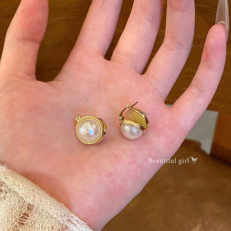 Retro Hong Kong-style Hepburn V-shaped opening double-sided pearl stud earrings, a classic and elegant, high-end and grand earring earrings Specification drawing