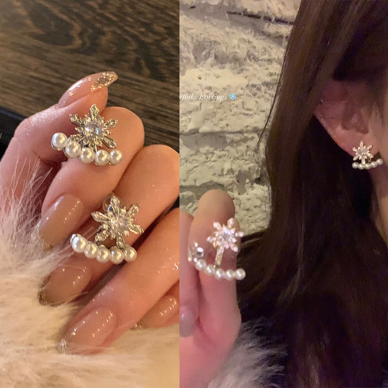 Zirconium snowflake pearl dual-wear earrings for women, exuding a high-end and elegant charm in autumn and winter. Christmas stud earrings, a light luxury bestseller Specification drawing