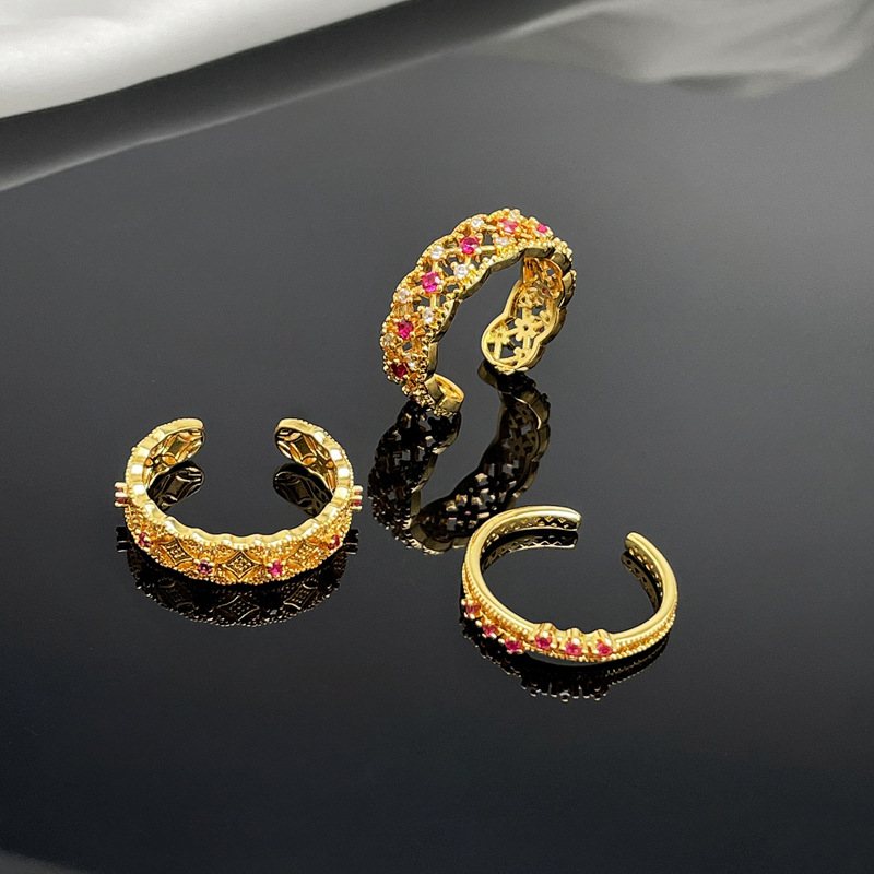 A retro and exquisite ring with a mid-style hollowed-out diamond-shaped lace, a fashionable and versatile food ring for women on Instagram, with a cold and elegant style details Picture