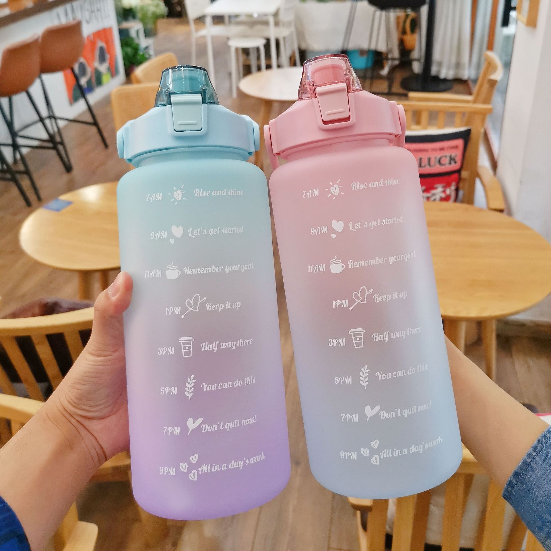 Large-capacity water bottle with straw, gradient frosted outdoor plastic cup, portable anti-drop water cup with scale for fitness and sports Specification drawing