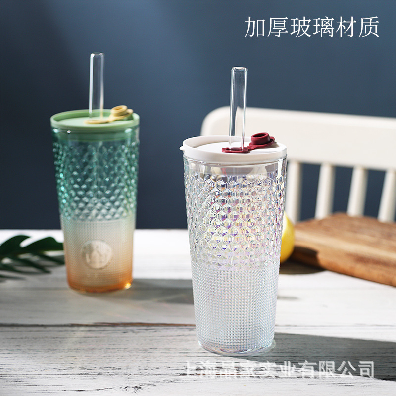 The Queen's Cup is a creative and highly attractive women's straw cup, a home and office glass cup, and a new gift for employee welfare activities Application Scenario