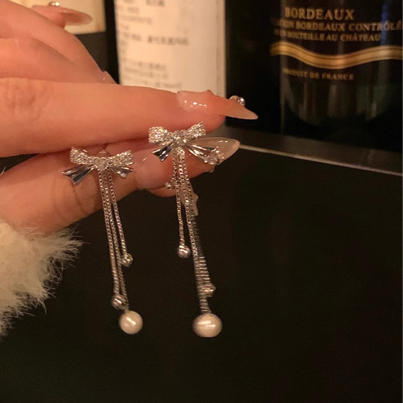 Bow slightly inset tassel earrings, a niche design sense, a high-end and cold style, trendy earrings, 925 silver needle earrings Specification drawing