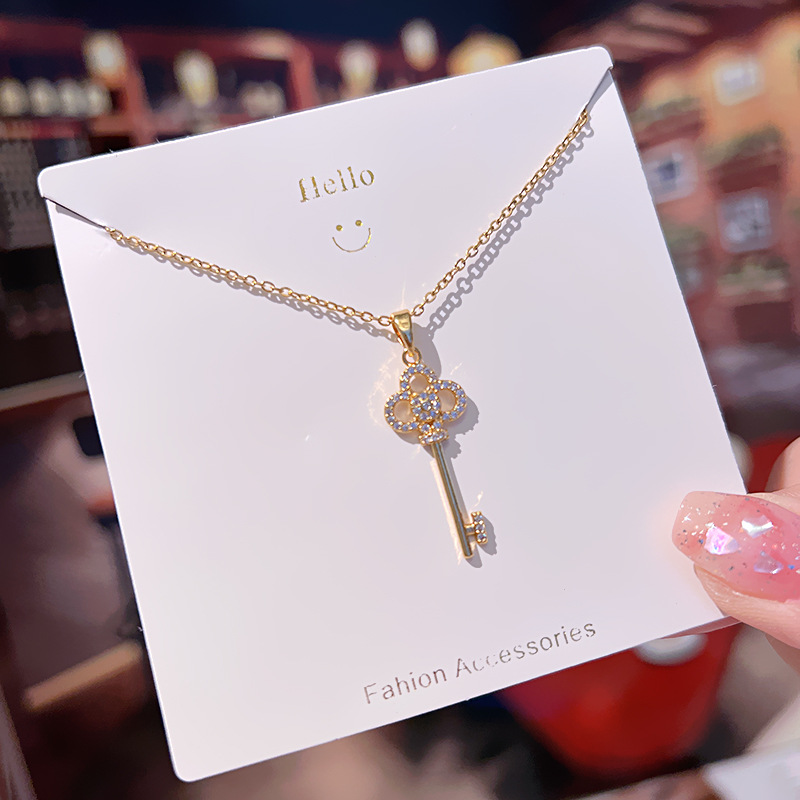 This is an InS-style personalized collarbone chain with a unique design sense. It's a simple and versatile titanium steel necklace for women details Picture