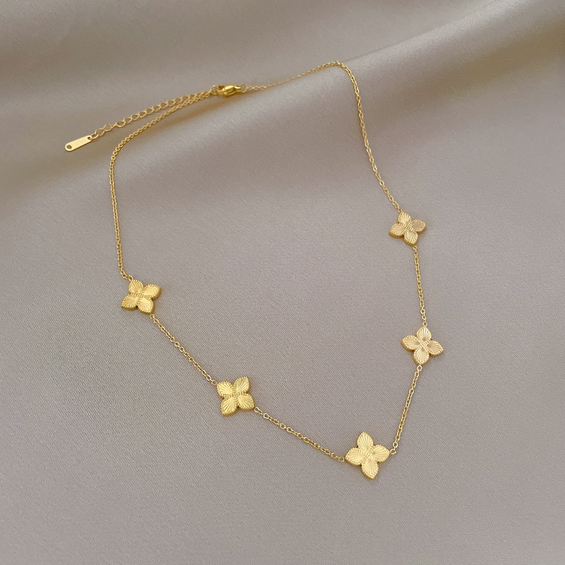 【 All-titanium Steel 】 Laser clover style, minimalist style, real gold women's ins collarbone necklace inside the furnace Application Scenario