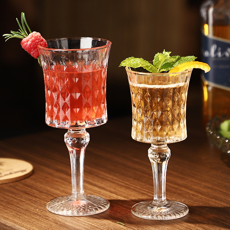 Embossed engraved high-footed glass cups, high-appearance-level champagne glasses, retro European wine glasses, red wine glasses, and foreign wine glasses full figure